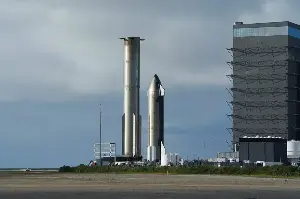 SpaceX agrees to send half a tonne of equipment to the Moon