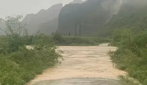 Quang Tri: Heavy rains cause flooding at many low-lying bridges in Phong Nha.