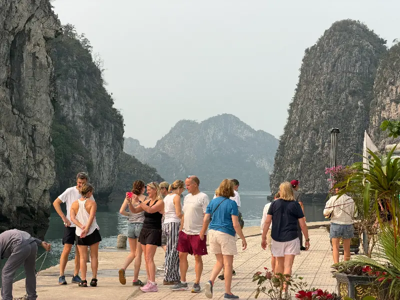 Khách quốc tế đổ về vịnh Hạ Long , vượt xa khách Việt năm 2026 - Ảnh 2.