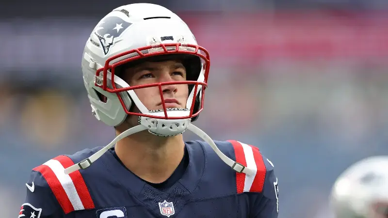 FOXBOROUGH, MASSACHUSETTS - SEPTEMBER 20: Drake Maye #10 of the New England Patriots looks on during warm ups prior to the game against the Pittsburgh Steelers at Gillette Stadium on September 20, 2026 in Foxborough, Massachusetts. (Photo by Maddie Meyer/Getty Images)
