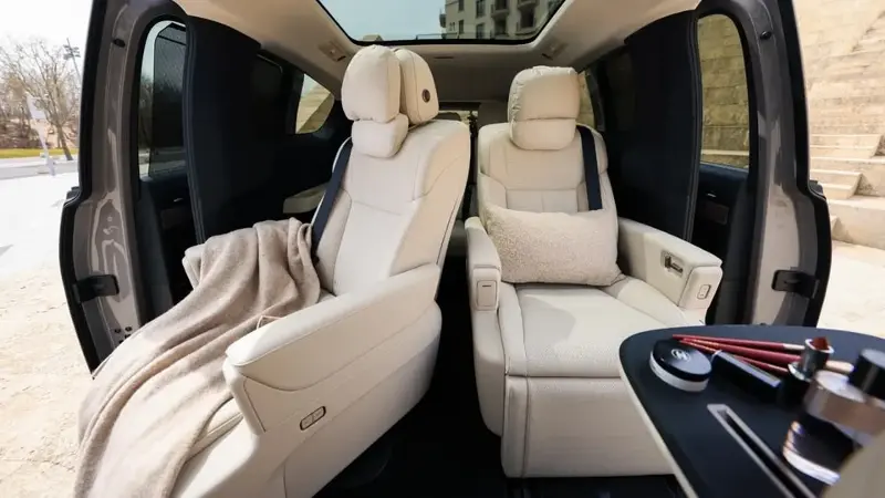 The Li Auto MEGA Home features a modern exterior design with an upgraded lidar system.
