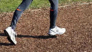 3 reasons why I went from buying fancy sneakers to investing in top quality and branded walking shoes for my flat feet