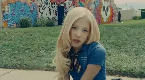 What is Rosé (BlackPink) like?
