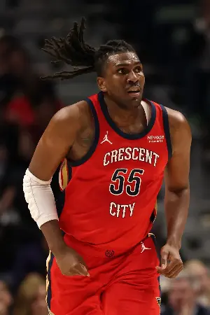Lakers land their backup center in veteran Kevon Looney