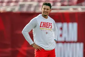 Patrick Mahomes has blunt response to constant questions about his knee