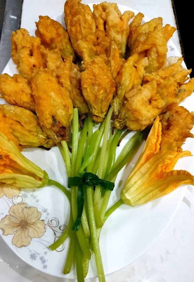 Pumpkin flowers – a summer delicacy that's easy to prepare into delicious, crispy, and sweet dishes - Photo 5.