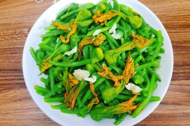 Pumpkin flowers – a summer delicacy that's easy to prepare into delicious, crispy, and sweet dishes - Photo 4.