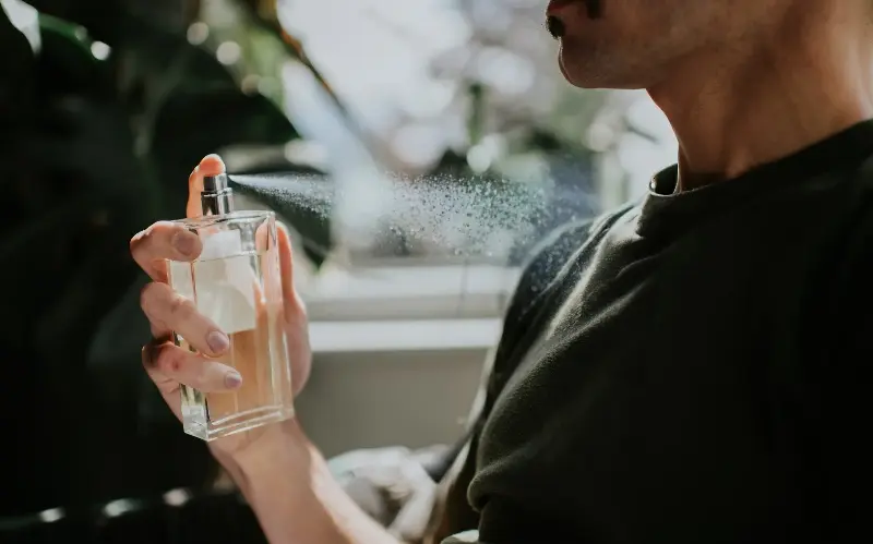 The right fragrance can project confidence at work – provided your colleagues don’t smell you before they see you - Moment RF/Catherine Falls Commercial