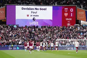 West Ham to make official complaint as Arsenal VAR drama escalates