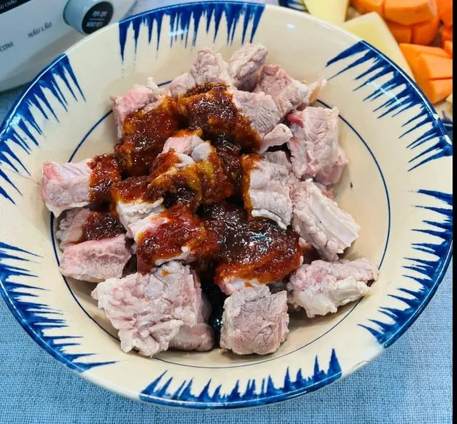 Chỉ cần thịt bò và vài nguyên liệu sẵn trong bếp, bạn có ngay 2 món ngon ấm bụng đổi vị ngày mưa bão - Ảnh 7.