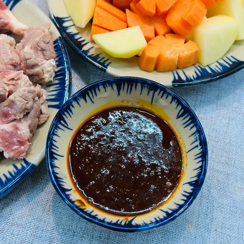 Chỉ cần thịt bò và vài nguyên liệu sẵn trong bếp, bạn có ngay 2 món ngon ấm bụng đổi vị ngày mưa bão - Ảnh 4.