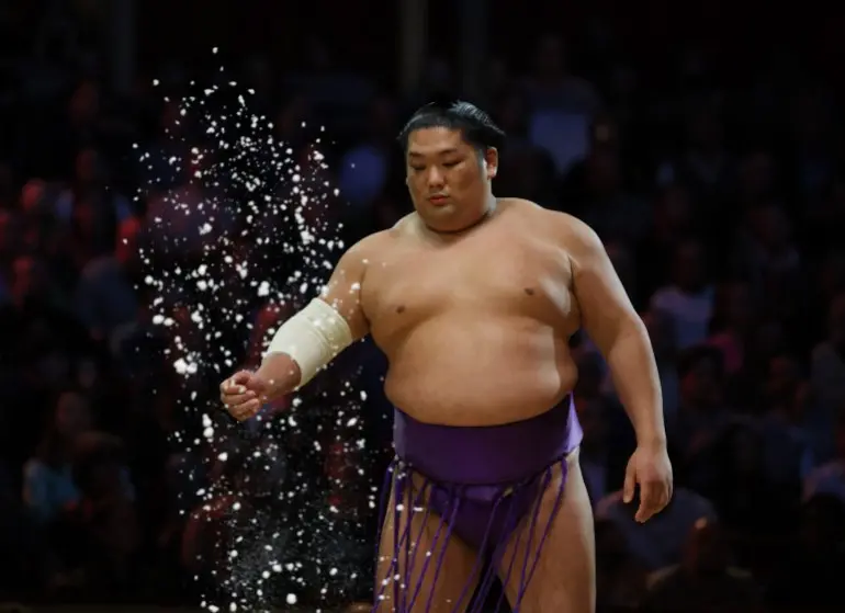 Sumo Wrestling - The Grand Sumo Tournament - Royal Albert Hall, London, Britain - October 18, 2025 Takerufuji spreads salt before his sixth bout against Mitakeumi Action Images via Reuters/Paul Childs