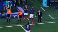 The French national team coach bowed his head in admiration before Mbappe.