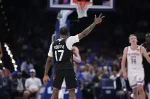 NBA: Suns rout Thunder as reserves take center stage in finale