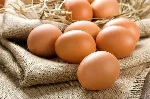 The best foods to combine with eggs to maximize vitamin D absorption.