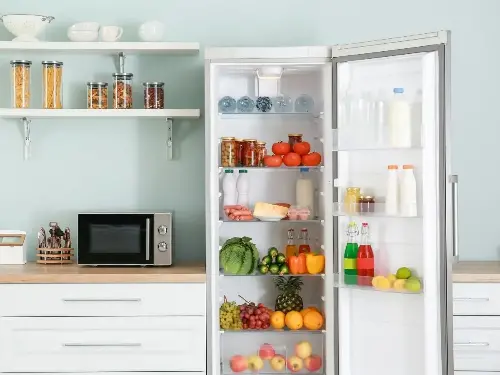 refrigerador abierto para eliminar malos olores