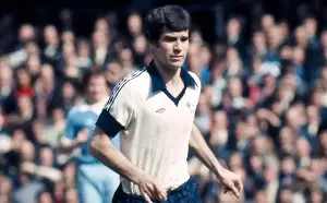 Henry Newton, stylish midfielder who won the League title with Derby County