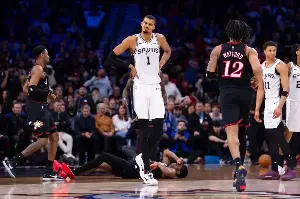 Wembanyama dazzled by recent trip to see the northern lights. Spurs also shine bright in hot streak