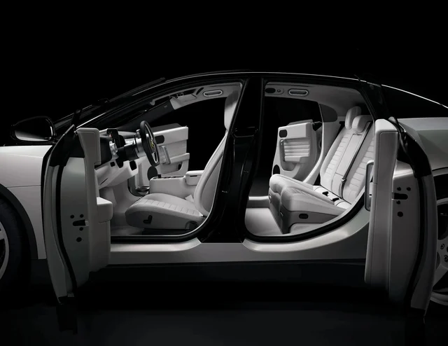 Why is Ferrari's first electric car valued at over 1 trillion VND? - Image 2.