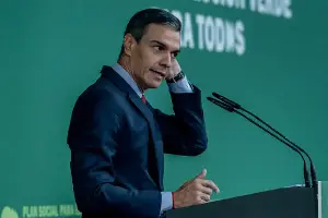 Sánchez avisa de que el fuego avanza en Castillejos y traslada su solidaridad con vecinos desalojados