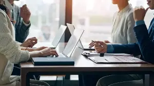 4 Surprising Habits of Korean Office Culture for Foreigners