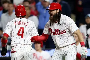 Phillies’ three-run eighth inning moves them closer to a playoff berth with 6-4 win over the Brewers