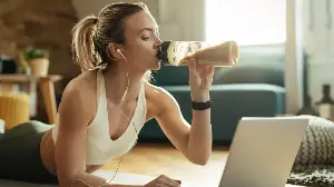 Can you take protein powder without working out? Dietitian says ONLY this much