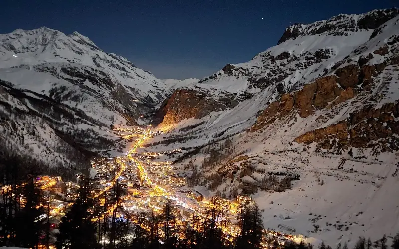 Val d’Isère sits at a base village altitude of 1,850m