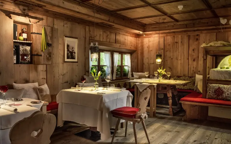 Michelin-starred Stube Hermitage, located in the Biohotel Hermitage, serves locally sourced ingredients - Foto Atelier Wolkersdorfer/Wolkersdorfer Gerhard