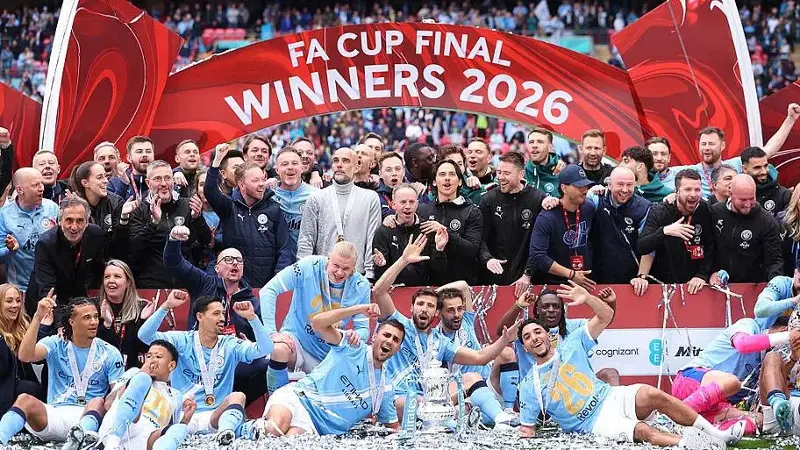 Jeremy Doku, Erling Haaland, Bernardo Silva, Nathan Ake, Tijjani Reijnders, Rodri, OMar Marmoush, Pep Guardiola, Ruben Dias, Savinho