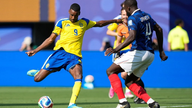 Live France vs Sweden 0-0 (Half-time) Sweden is putting good pressure on their opponents.
