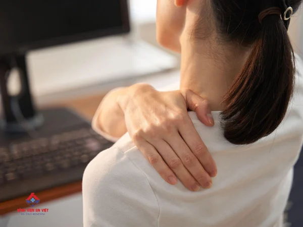 Giảm đau mỏi cổ vai gáy cho dân văn phòng- Ảnh 1.