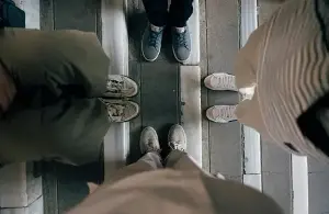 Stylish sneakers under ₹2,000 that don’t look cheap or feel uncomfortable: 8 picks for women