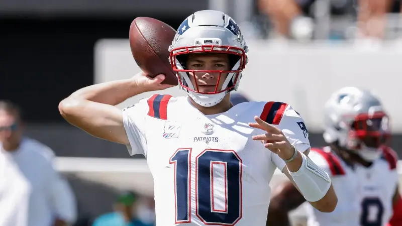 Quarterback Drake Maye #10 of the New England Patriots during warm ups prior to the game against the Jacksonville Jaguars at EverBank Stadium on September 27, 2026 in Jacksonville, Florida. (Photo by Don Juan Moore/Getty Images)
