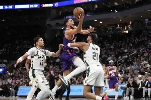 NBA: Suns sink Bucks behind season-high 24 3-pointers