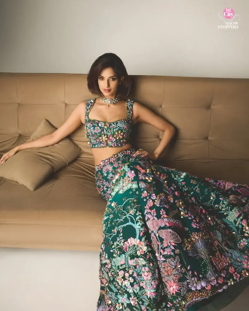 Harnaaz Sandhu in Moledro