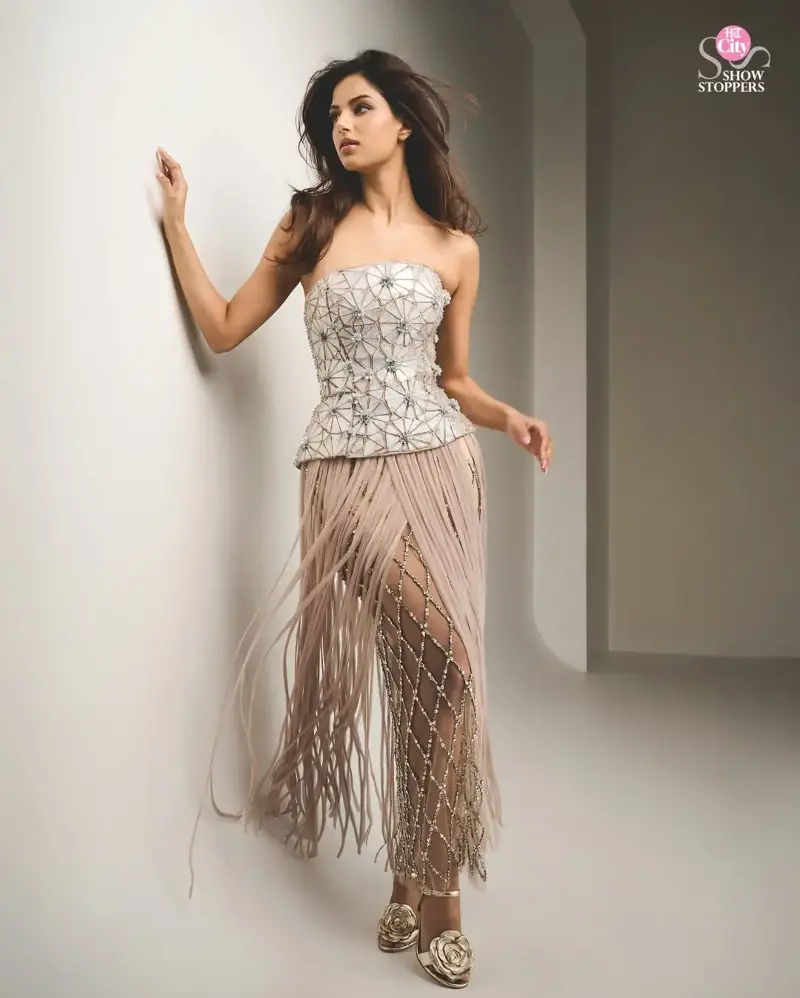 Harnaaz Sandhu in Karleo