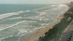Indian man shows ocean view from ₹35,000 Vietnam flat, compares it to Bengaluru