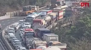 Long weekend chaos: Traffic jam on Mumbai-Pune Expressway leaves commuters stuck, netizens flag ‘poor management’