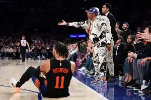 Defending champ Knicks earn first win