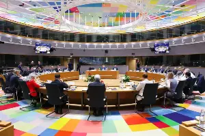 El modelo de Meloni gana: la UE endurece su política migratoria y avala deportaciones a terceros países