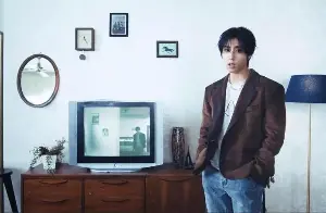 Stray Kids Han Shines as an All-Rounder Artist in Self-Produced ‘back to life’ Music Video