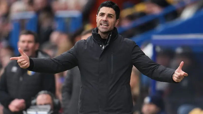 Rooney defends Arsenal's tactics