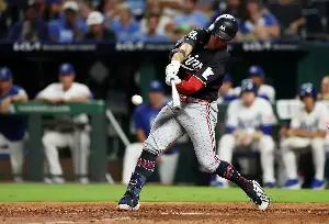 Brooks Lee comes up clutch as Twins rally for comeback win over Royals to end losing streak
