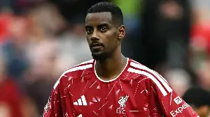 Isak struggles with expectations at Liverpool