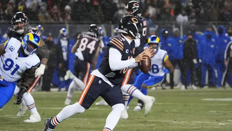 Williams scrambles against defensive end Kobie Turner (91) during the first quarter at Soldier Field.