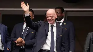 Gibt es ein EU-Nachspiel für FIFA-Boss Infantino wegen Balogun und Roter Karte?