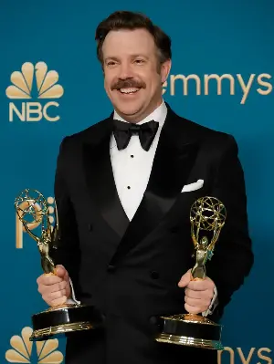 Jason Sudeikis finds dating 'daunting and overwhelming'