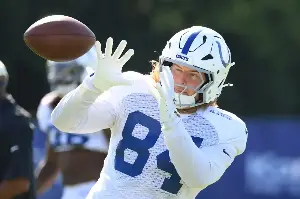 Colts TE Tyler Warren exits practice with apparent injury