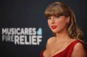 Taylor Swift wins plagiarism lawsuit.